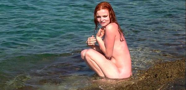  Barbara Barbeurre having a swim in the sea - extremely sexy video